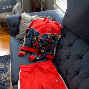 Size L Nike track suit
